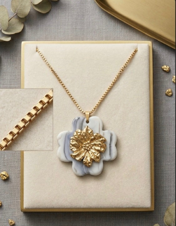 Botanical Pendat Necklace