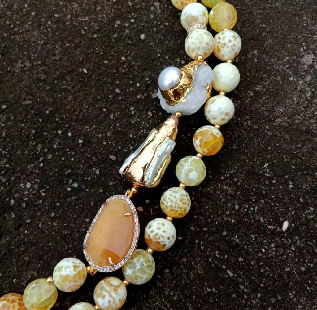 Agatas amarillas y perlas cultivadas Necklace
