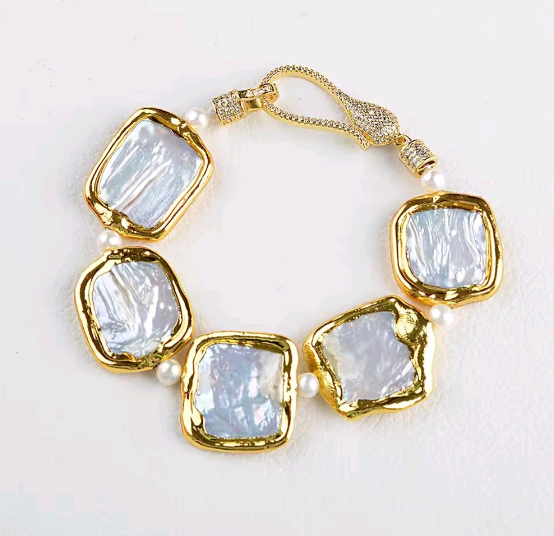 Pulsera en Perla Cultivada Natural Chapado en oro 18k