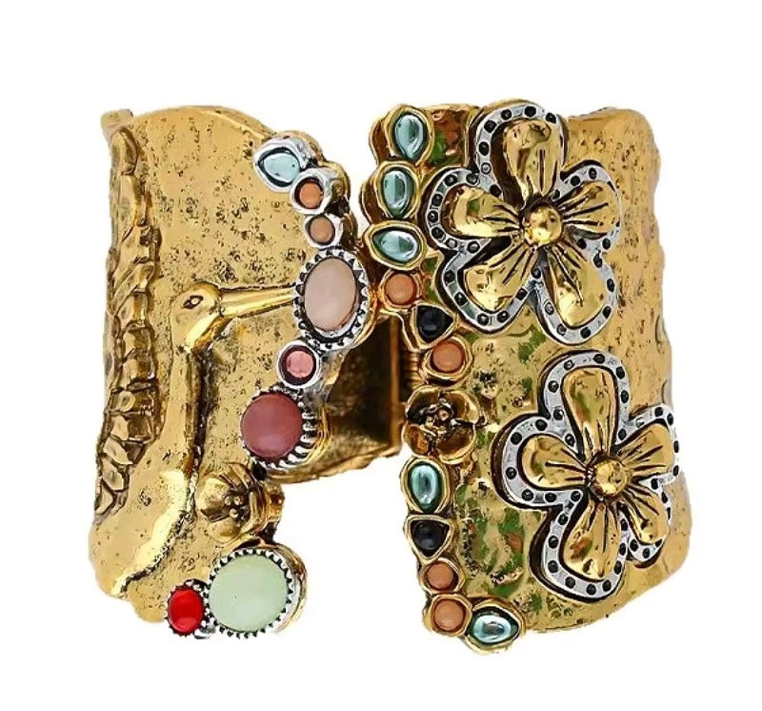 Brazalete Estilo Vintage Chapado en Oro Pulido
