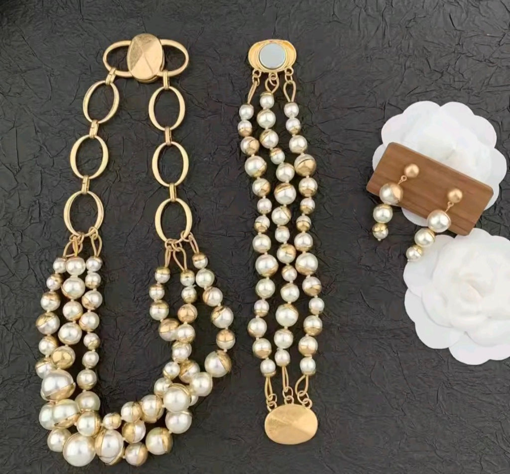 Set Collar, Pantallas y Pulsera en Perla y Chapado en Oro de 18k