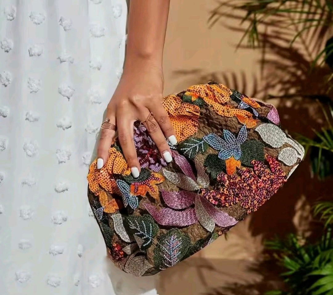 Cartera con Estampados Florales y Lentejuelas