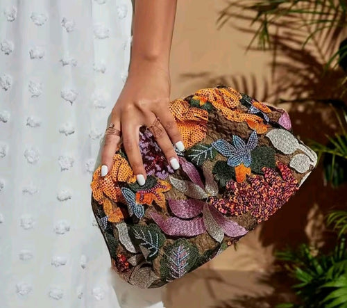 Cartera con Estampados Florales y Lentejuelas